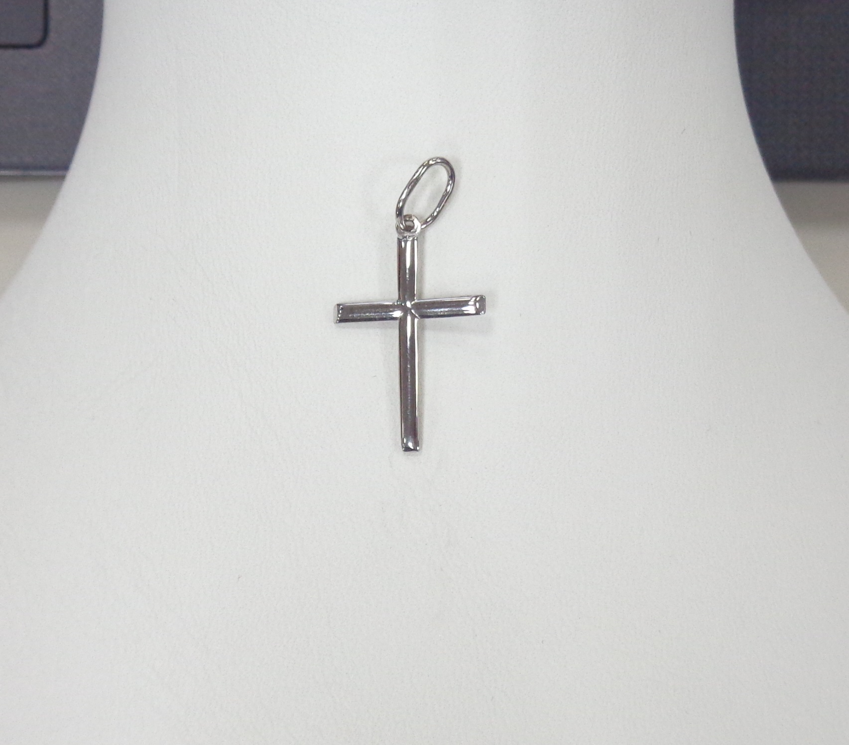 Подвеска-крест из белого золота